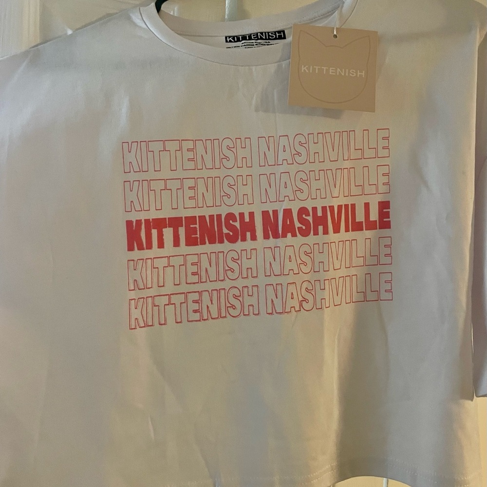 Kittenish Cropped White Graphic T-Shirt